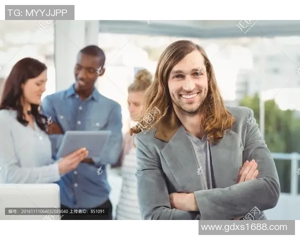 足球明星抱胸姿态展现自信魅力的视频素材合集分享 足球明星抱胸姿态展现自信魅力的视频素材合集分享